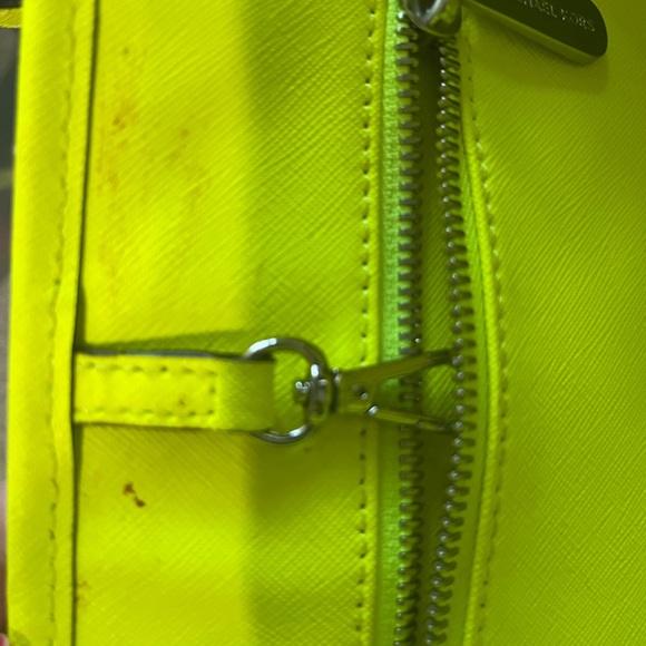 Neon green-yellow Michael Kors bag in outstanding used condition - Picture 7 of 9
